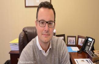 招生官 ：George J. Mihalik